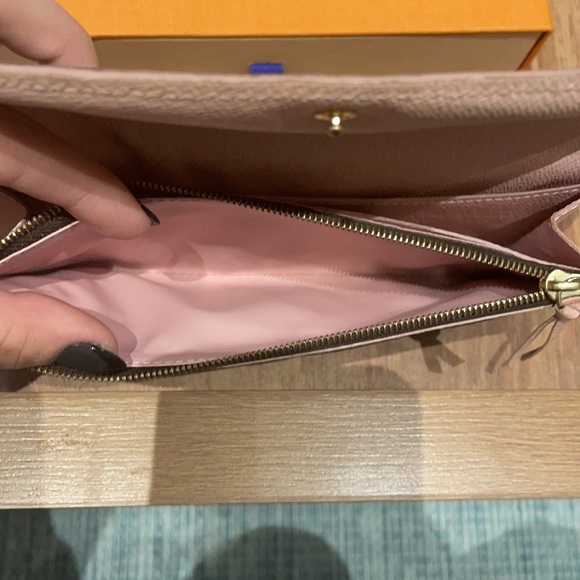 Authentic Louis Vuitton Caissa Wallet - Picture 4 of 13
